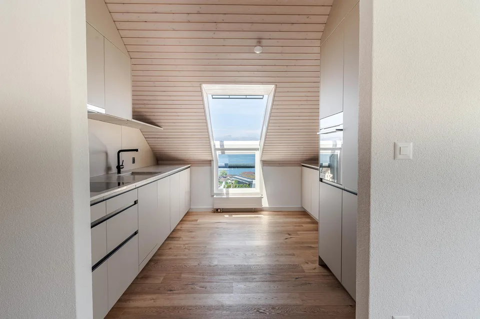 Helle Dachwohnung mit Seesicht – photo 8 of 13