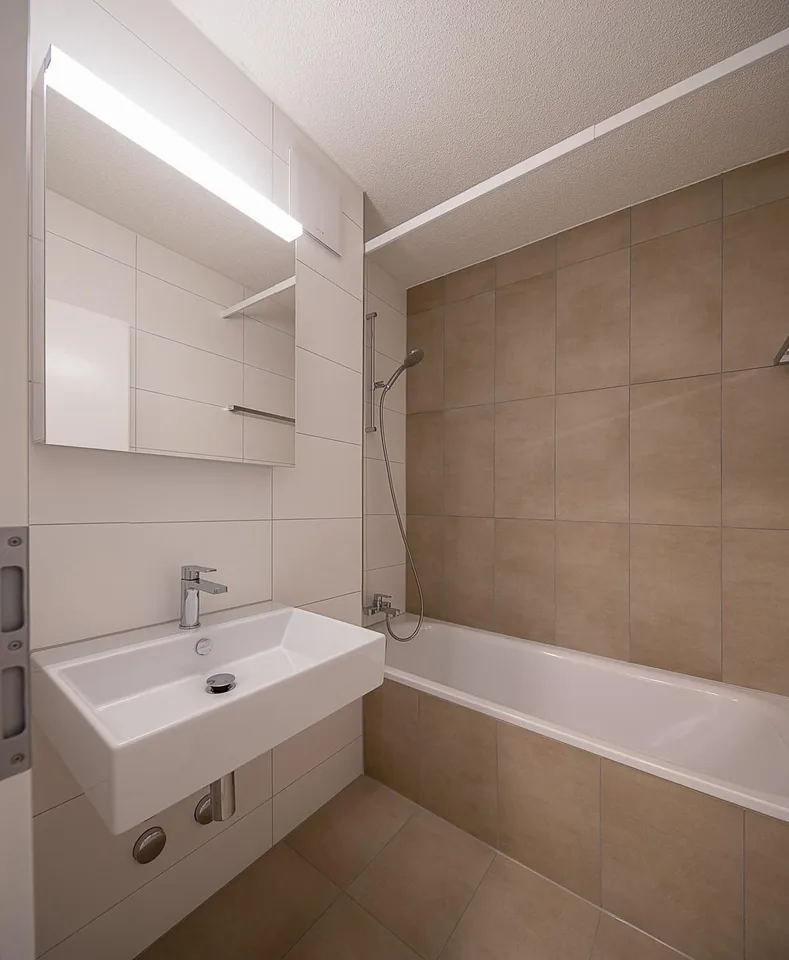 Sanierte 3.5-Zimmerwohnung am Loryplatz zu vermieten! – photo 9 sur 12