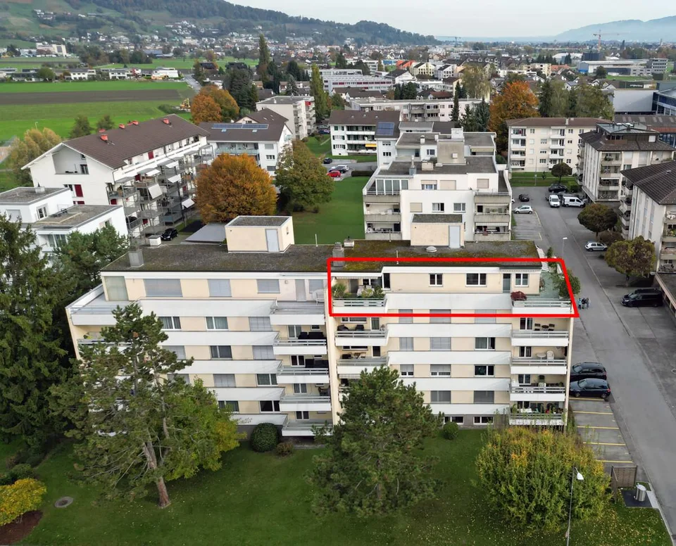 Attikawohnung mit grosser Sonnenterrasse und Weitsicht
