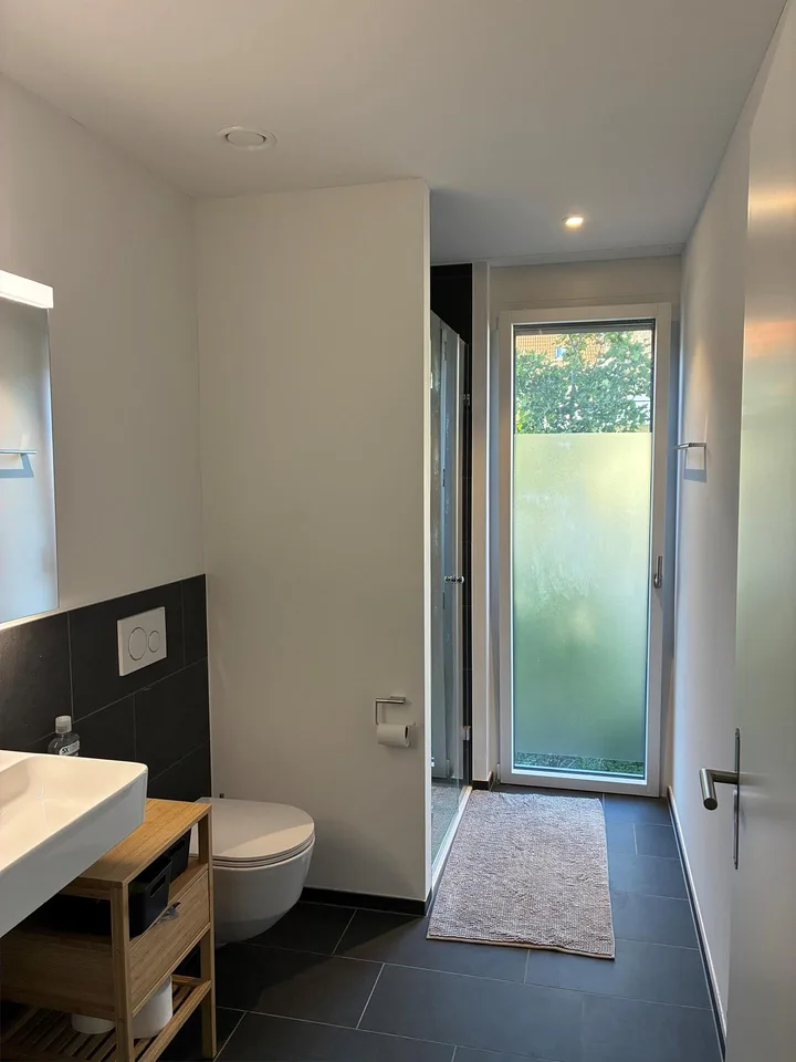 Moderne 2.5-Zimmer-Neubaugartenwohnung im Herzen von Wettingen