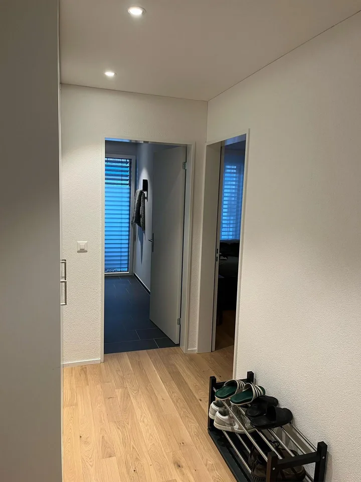 Moderne 2.5-Zimmer-Neubaugartenwohnung im Herzen von Wettingen