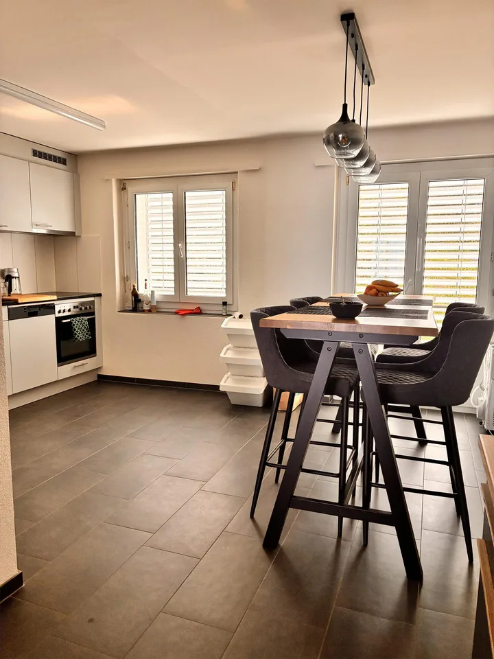 Traumhafte 3.5-Zimmer-Wohnung mit Seeblick in Richterswil, ab November