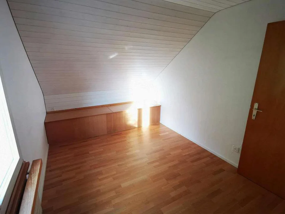 Nachmieter gesucht: 4-Zimmer-Einfamilienhaus mit Garten und Garage