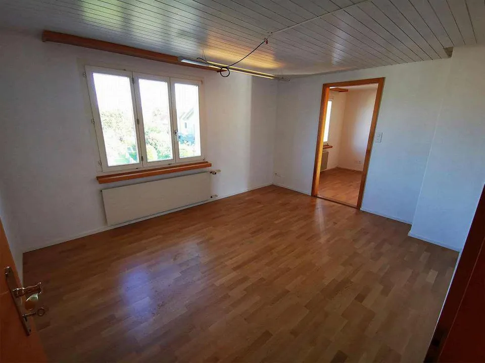 Nachmieter gesucht: 4-Zimmer-Einfamilienhaus mit Garten und Garage