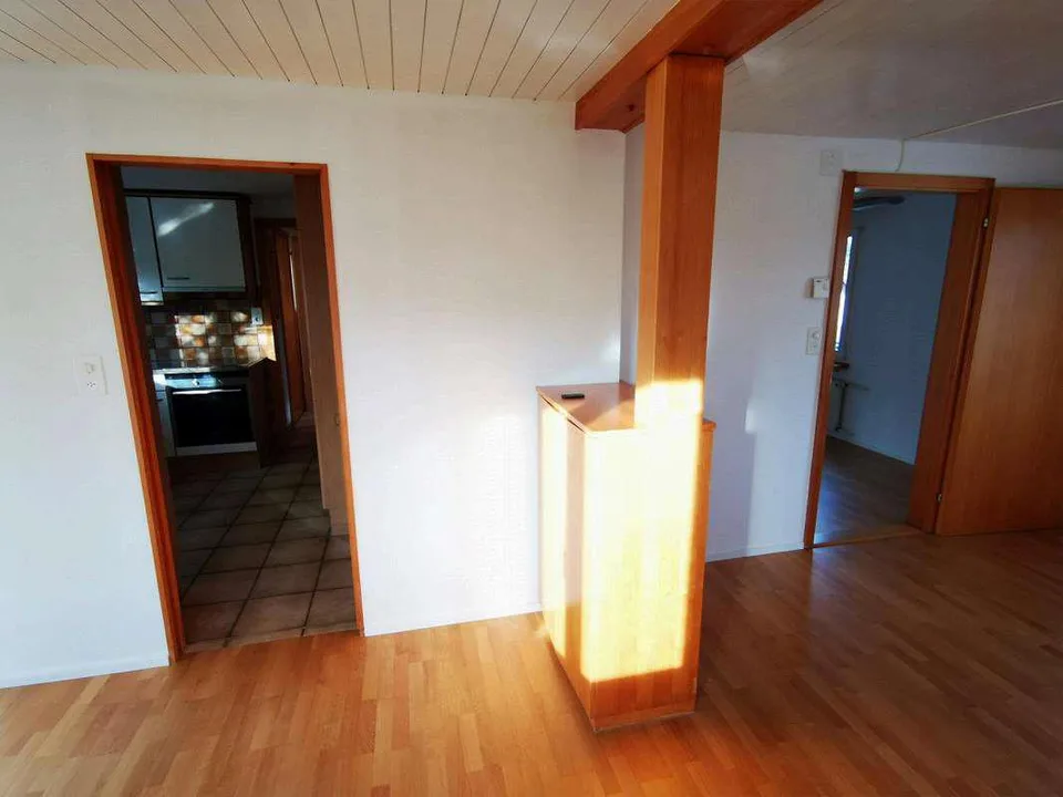 Nachmieter gesucht: 4-Zimmer-Einfamilienhaus mit Garten und Garage