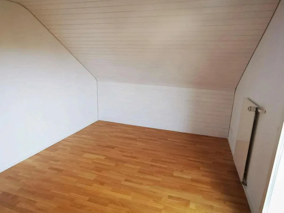 Nachmieter gesucht: 4-Zimmer-Einfamilienhaus mit Garten und Garage