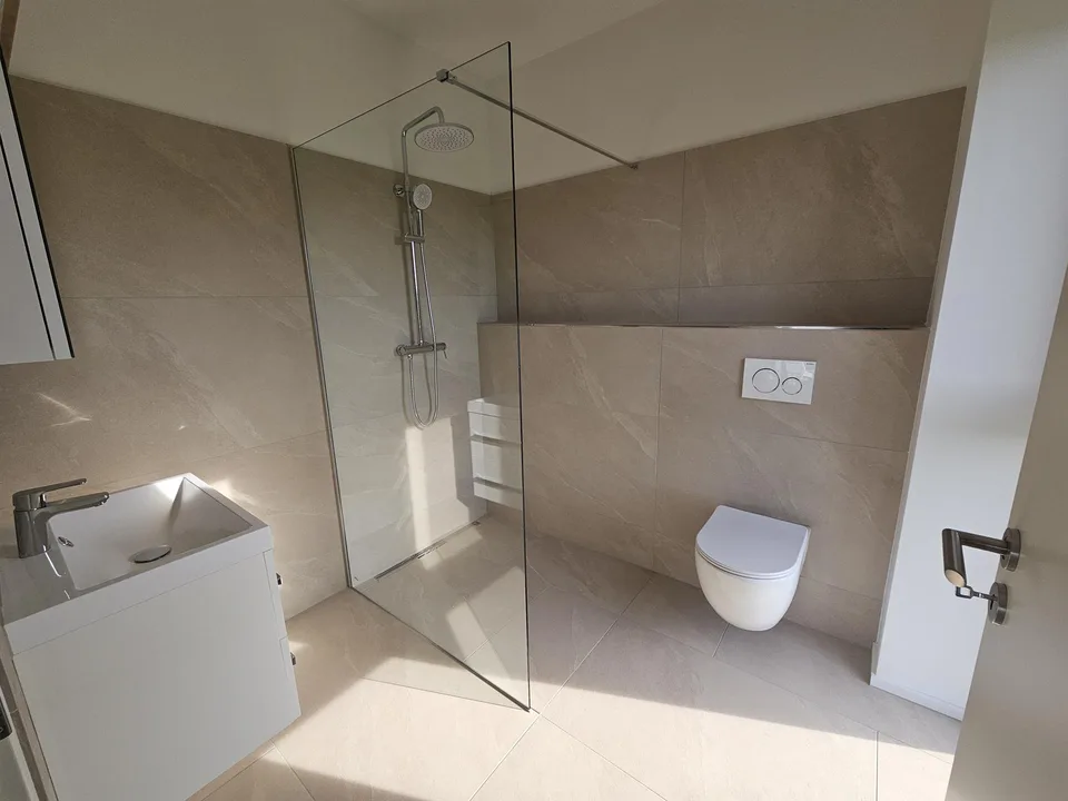 Exklusives, modernes Wohnen mit Seeblick, Erstvermietung, Hausteil