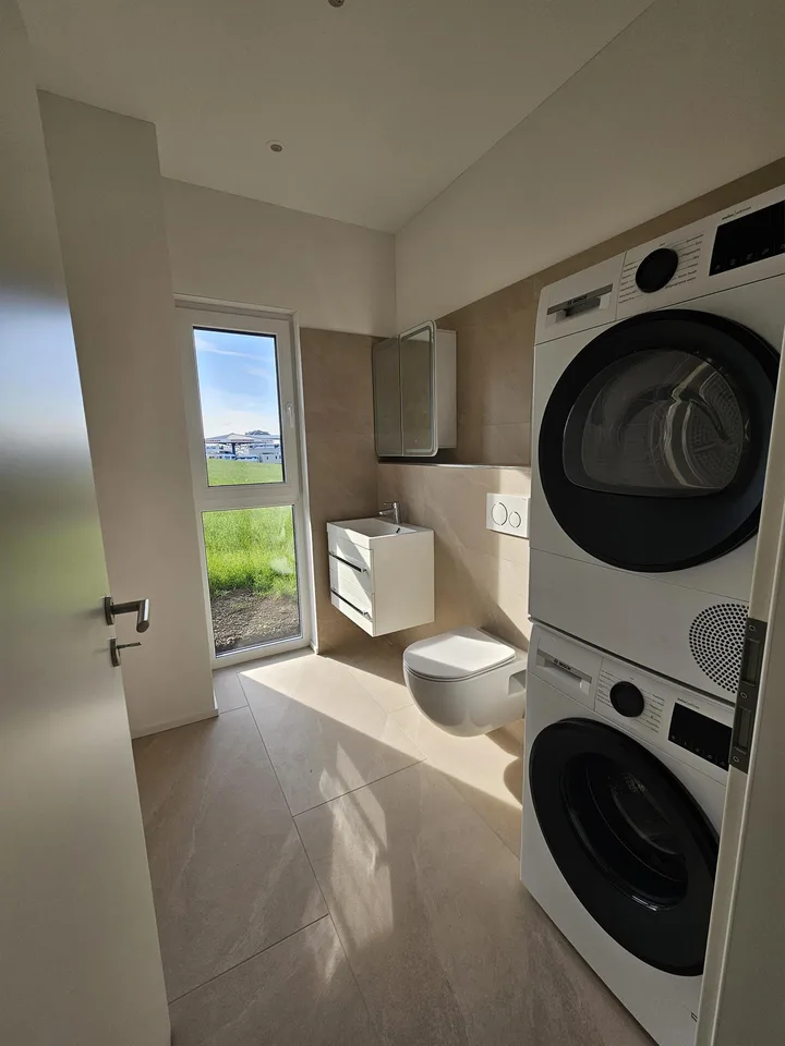 Exklusives, modernes Wohnen mit Seeblick, Erstvermietung, Hausteil