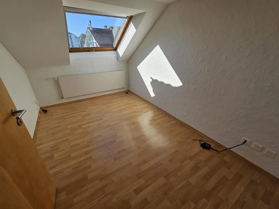 Grosszügige 4 ½-Zi.-Altbauwohnung, hell, zentral, zwei Terrassen