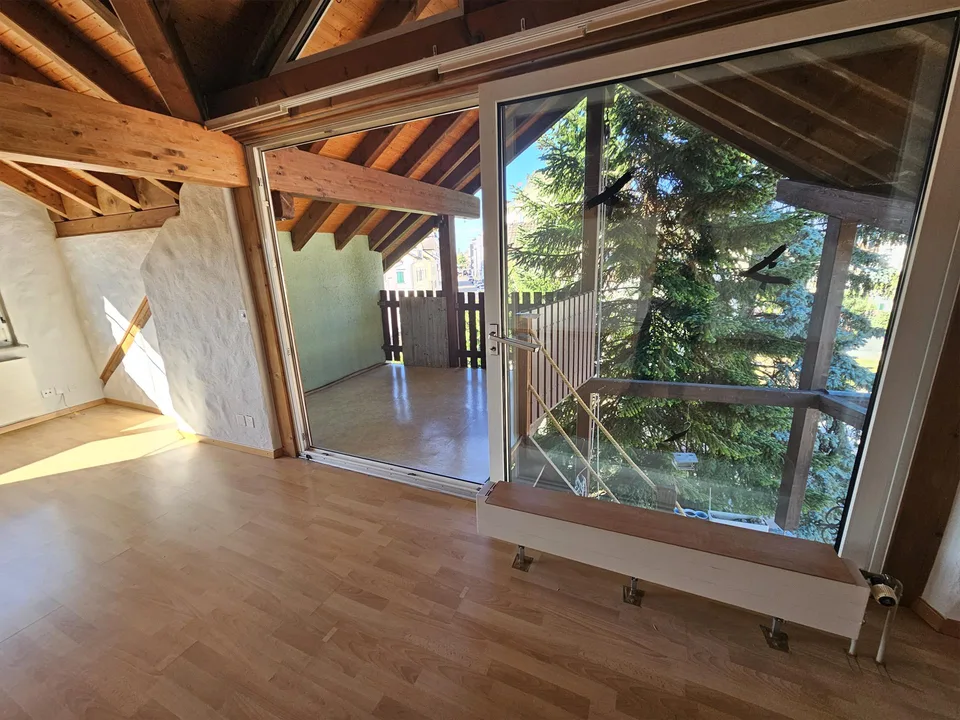 Grosszügige 4 ½-Zi.-Altbauwohnung, hell, zentral, zwei Terrassen