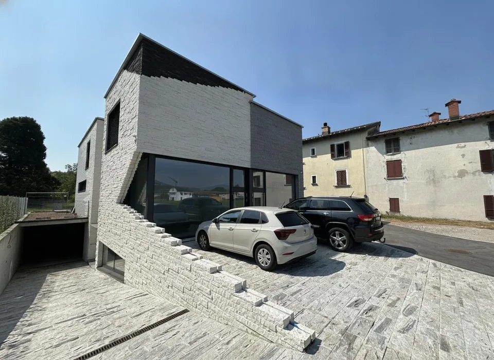 AFFITTASI LOCALE COMMERCIALE IN AREA STRATEGICA A NOVAZZANO – photo 8 sur 9