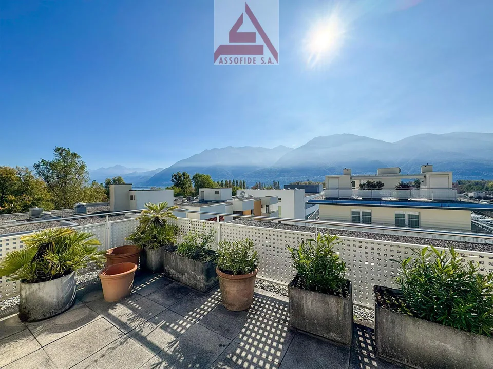 Attika-Wohnung mit Panoramaterrasse / Attico con terrazza pano – Foto 7 von 7