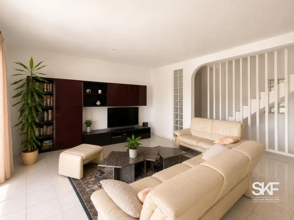 VACALLO - HELLLE LUXURIÖSE IMMOBILIE MIT PRIVATGARTEN ZUM VERKAUF – Foto 5 von 20
