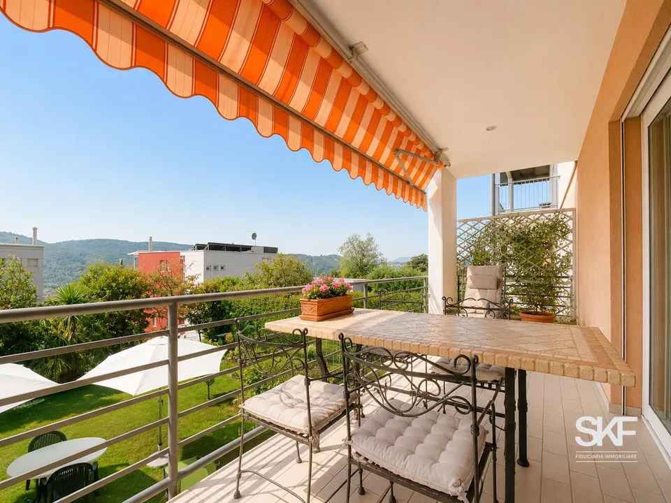 VACALLO - HELLLE LUXURIÖSE IMMOBILIE MIT PRIVATGARTEN ZUM VERKAUF – Foto 2 von 20