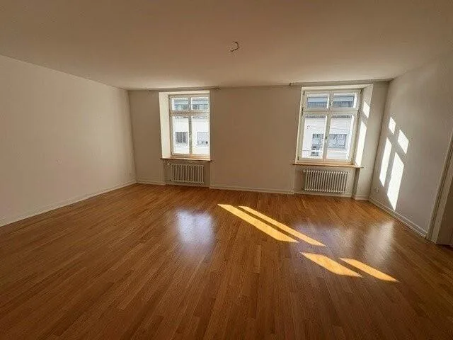 Helle 4-Zimmerwohnung im 2. OG mit Balkon – Foto 4 von 12