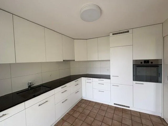 Helle 4-Zimmerwohnung im 2. OG mit Balkon – Foto 2 von 12