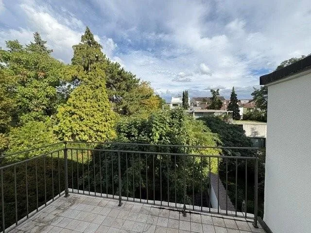 Helle 4-Zimmerwohnung im 2. OG mit Balkon – Foto 10 von 12