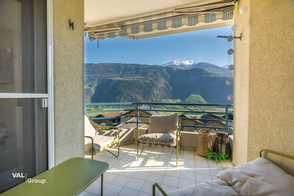 Una casa con pace, sole e panorama di montagna