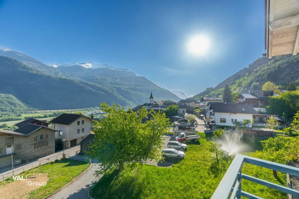 Una casa con pace, sole e panorama di montagna