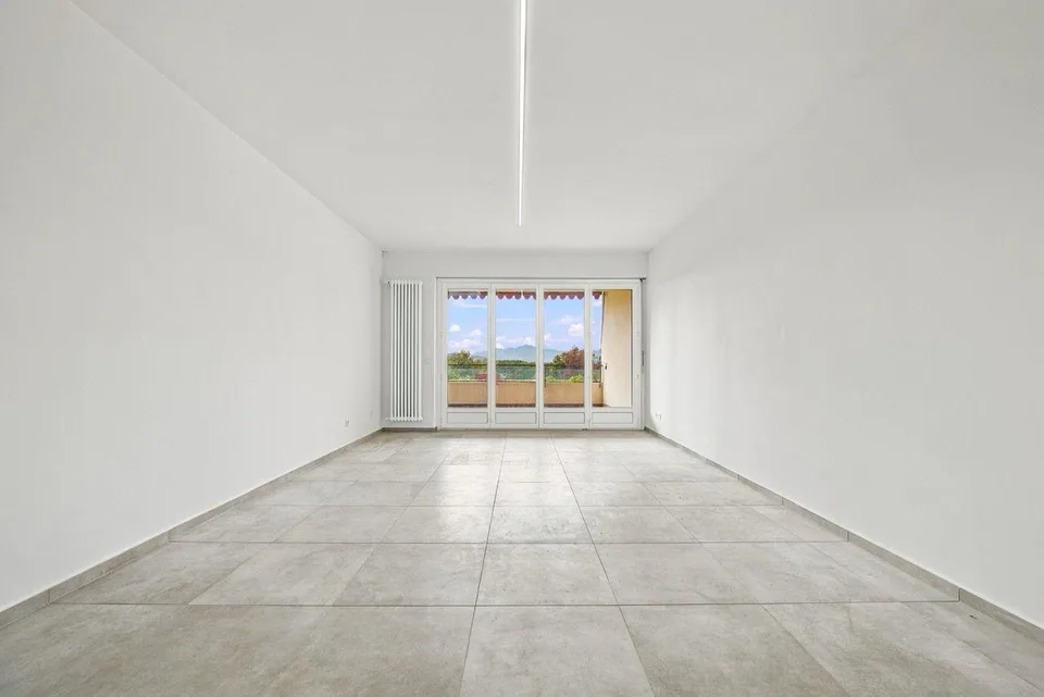 Appartamento ristrutturato in residenza con piscina – foto 3 di 12