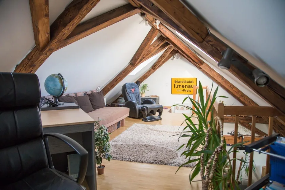 originelle Dachwohnung mit Galerie – Foto 3 von 10