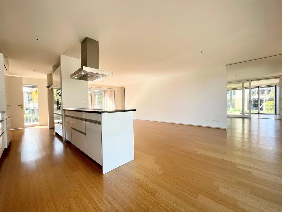 Sehr moderne und hochwertige Wohnung an zentraler und ruhiger Lage