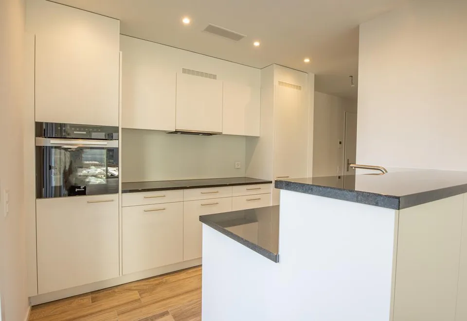 Grosszügige, helle Wohnung mit Sitzplatz und eigener Waschküche