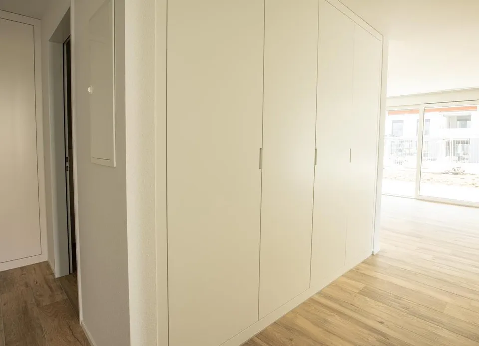 Grosszügige, helle Wohnung mit Sitzplatz und eigener Waschküche