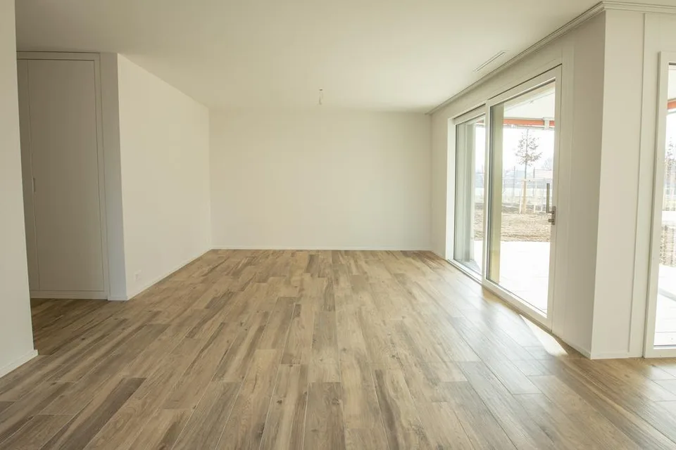 Grosszügige, helle Wohnung mit Sitzplatz und eigener Waschküche