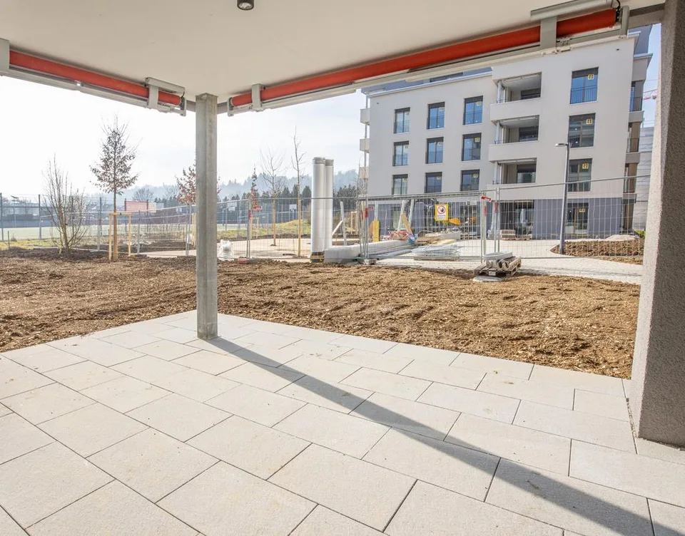 Grosszügige, helle Wohnung mit Sitzplatz und eigener Waschküche