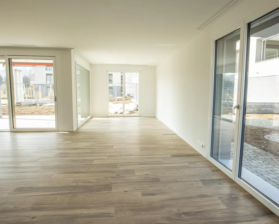 Grosszügige, helle Wohnung mit Sitzplatz und eigener Waschküche