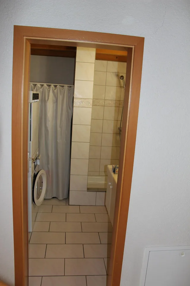 einseitig angebautes EFH mit Einzelgarage und eigener Wärmepumpe