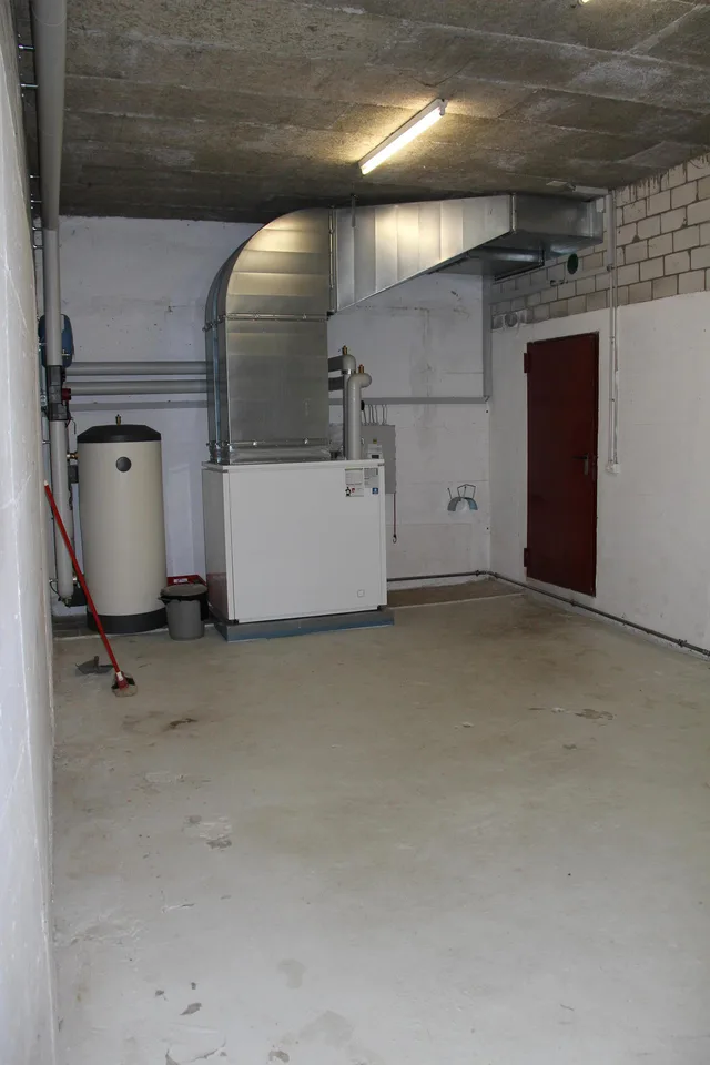 einseitig angebautes EFH mit Einzelgarage und eigener Wärmepumpe