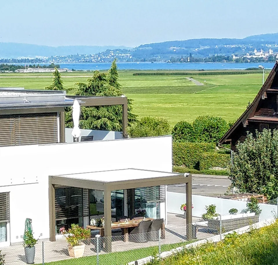 Traumhafte 2.5 Dachwohnung mit grosser Terrasse und Garten