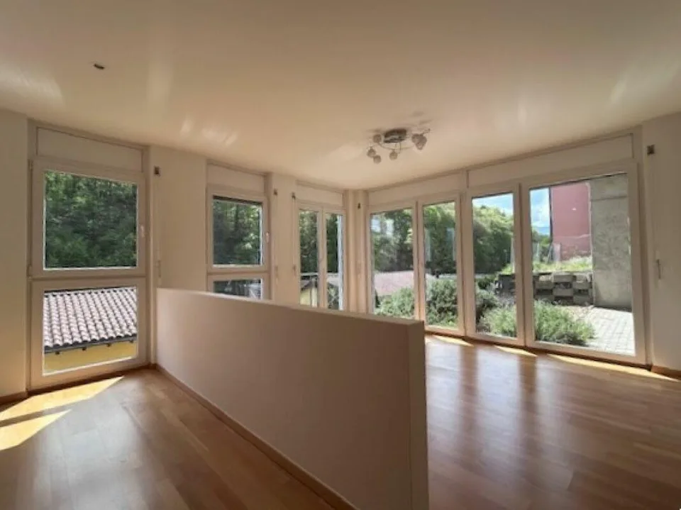 BELLISSIMA CASA UNIFAMILIARE CON GIARDINO E 4 POSTI AUTO