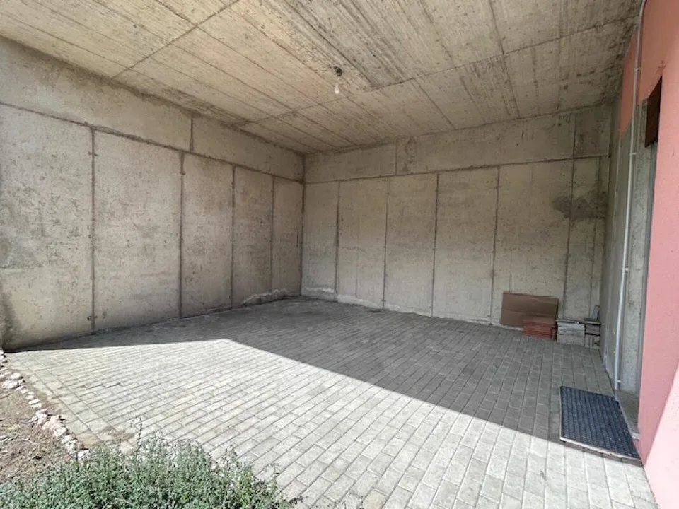 BELLISSIMA CASA UNIFAMILIARE CON GIARDINO E 4 POSTI AUTO