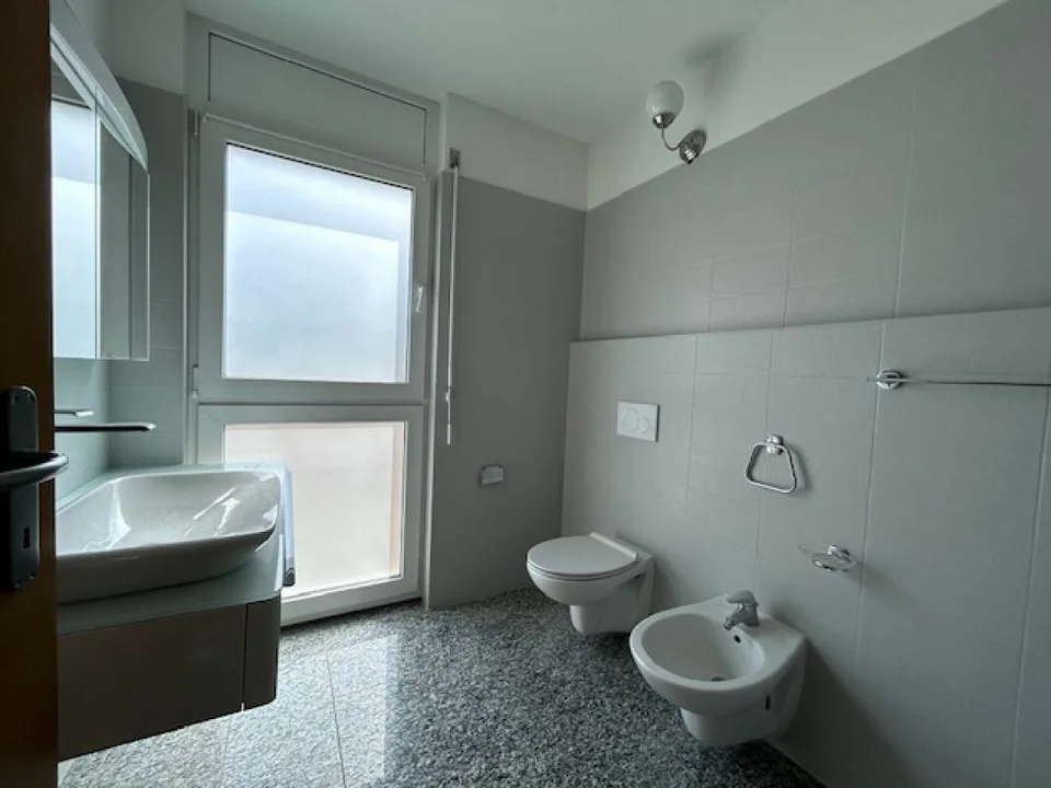 BELLISSIMA CASA UNIFAMILIARE CON GIARDINO E 4 POSTI AUTO