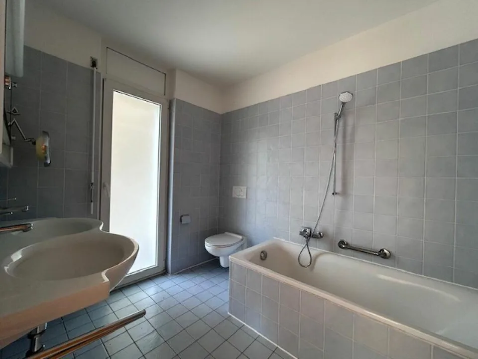 BELLISSIMA CASA UNIFAMILIARE CON GIARDINO E 4 POSTI AUTO
