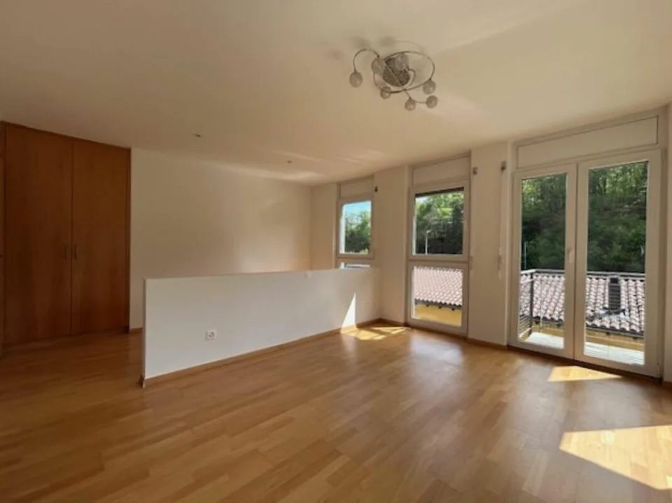 BELLISSIMA CASA UNIFAMILIARE CON GIARDINO E 4 POSTI AUTO