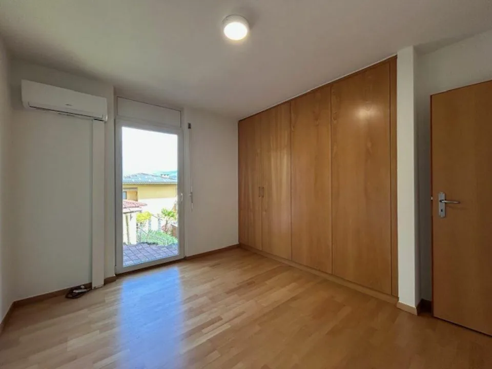 BELLISSIMA CASA UNIFAMILIARE CON GIARDINO E 4 POSTI AUTO