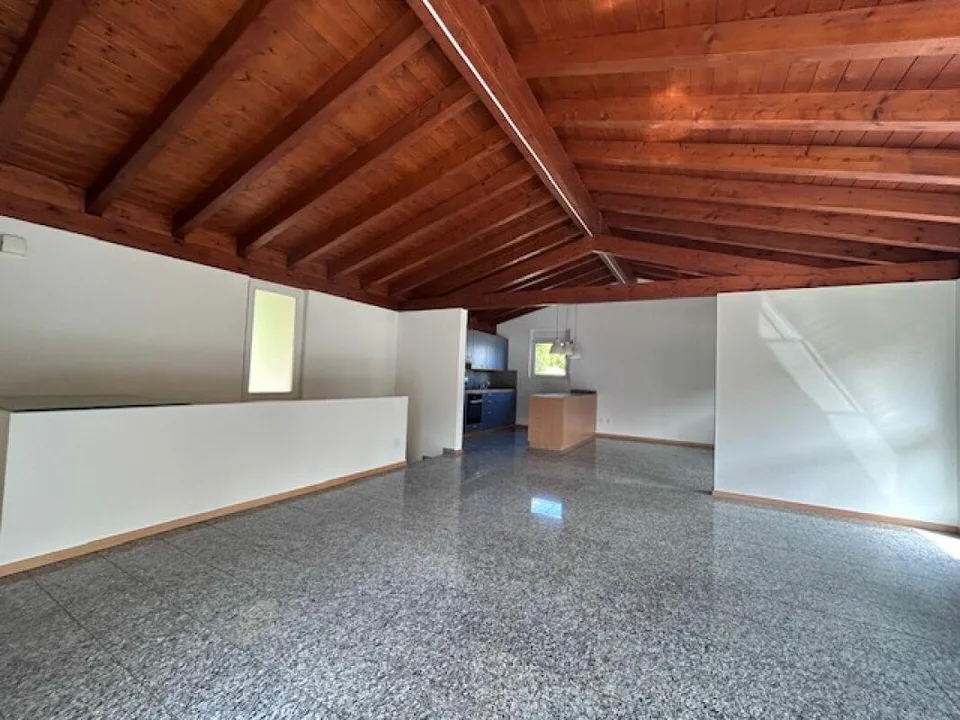 BELLISSIMA CASA UNIFAMILIARE CON GIARDINO E 4 POSTI AUTO
