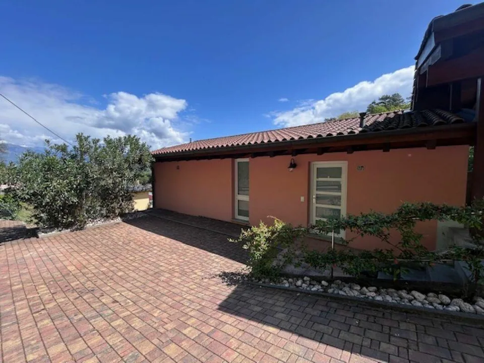 BELLISSIMA CASA UNIFAMILIARE CON GIARDINO E 4 POSTI AUTO