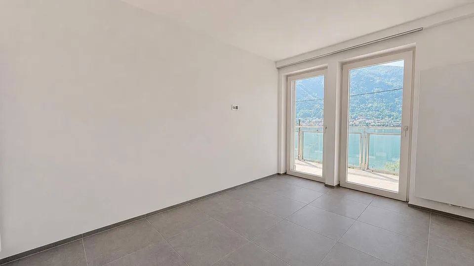 Elegante appartement 4.5 pièces avec vue splendide sur le lac à Capolago