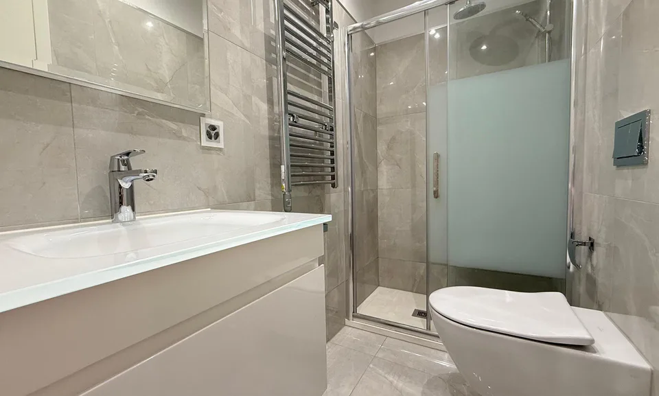 Elegante appartement 4.5 pièces avec vue splendide sur le lac à Capolago