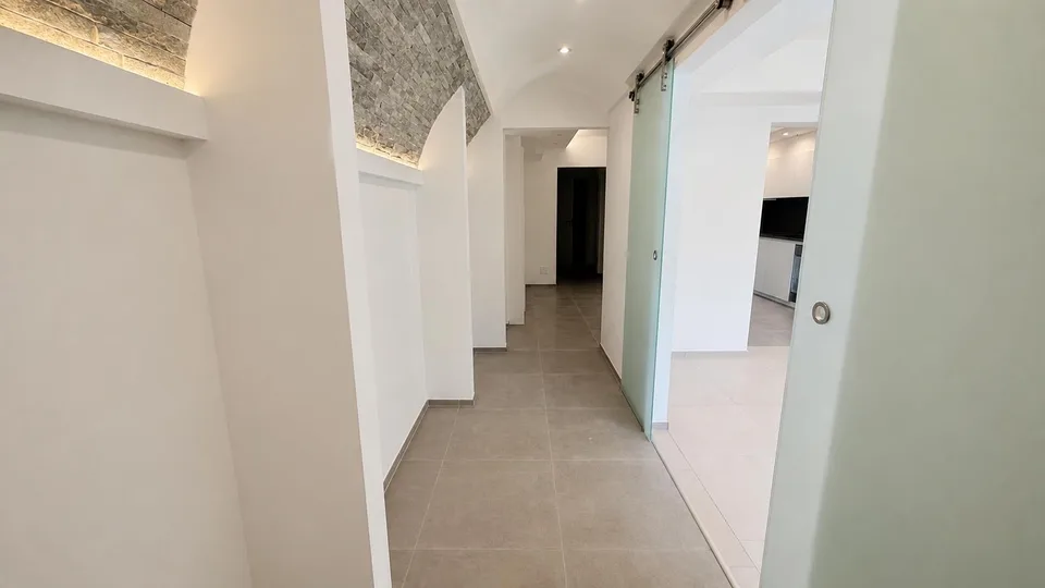 Elegante appartement 4.5 pièces avec vue splendide sur le lac à Capolago
