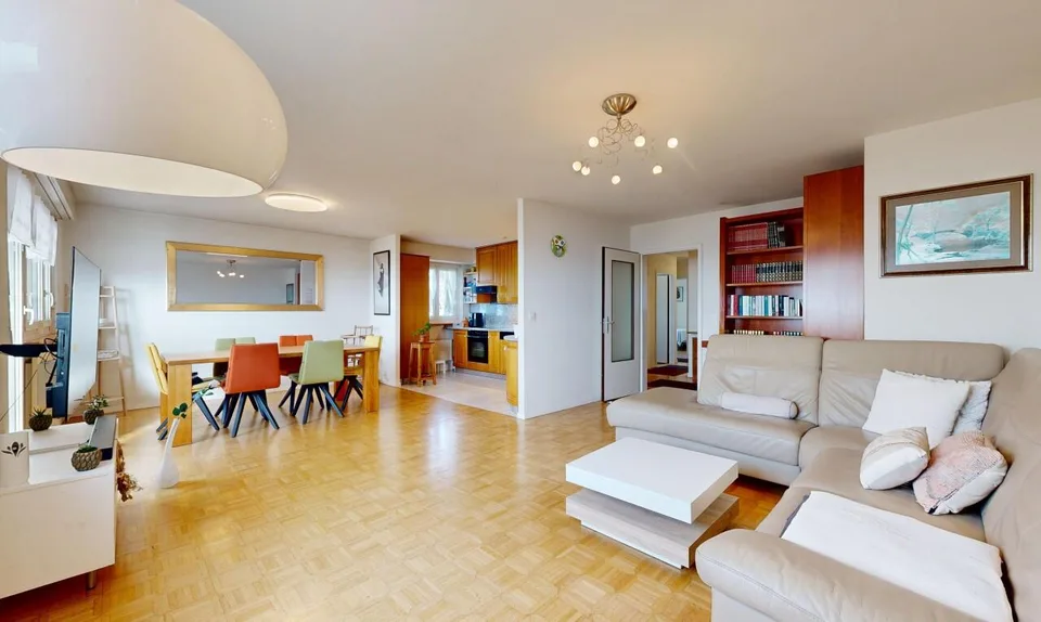 4,5-Zimmer-Wohnung mit Panoramablick auf den See – Foto 3 von 11