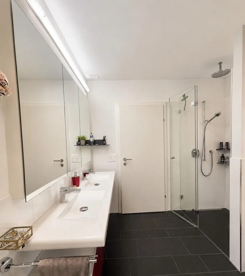 Exklusive und lichtdurchflutete Wohnung an privilegierter Lage