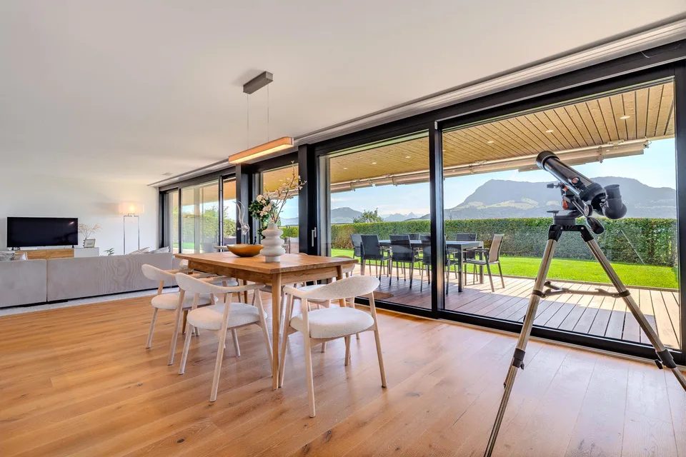 5.5-Zimmer Terrassenwohnung mit traumhaftem Garten & Ausblick