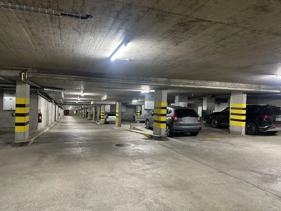 Einstellhallenplatz in Niederwangen – Foto 2 von 3
