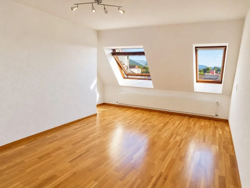 Charmante 2.5-Zimmer-Dachwohnung mit Aussicht auf Langenthal